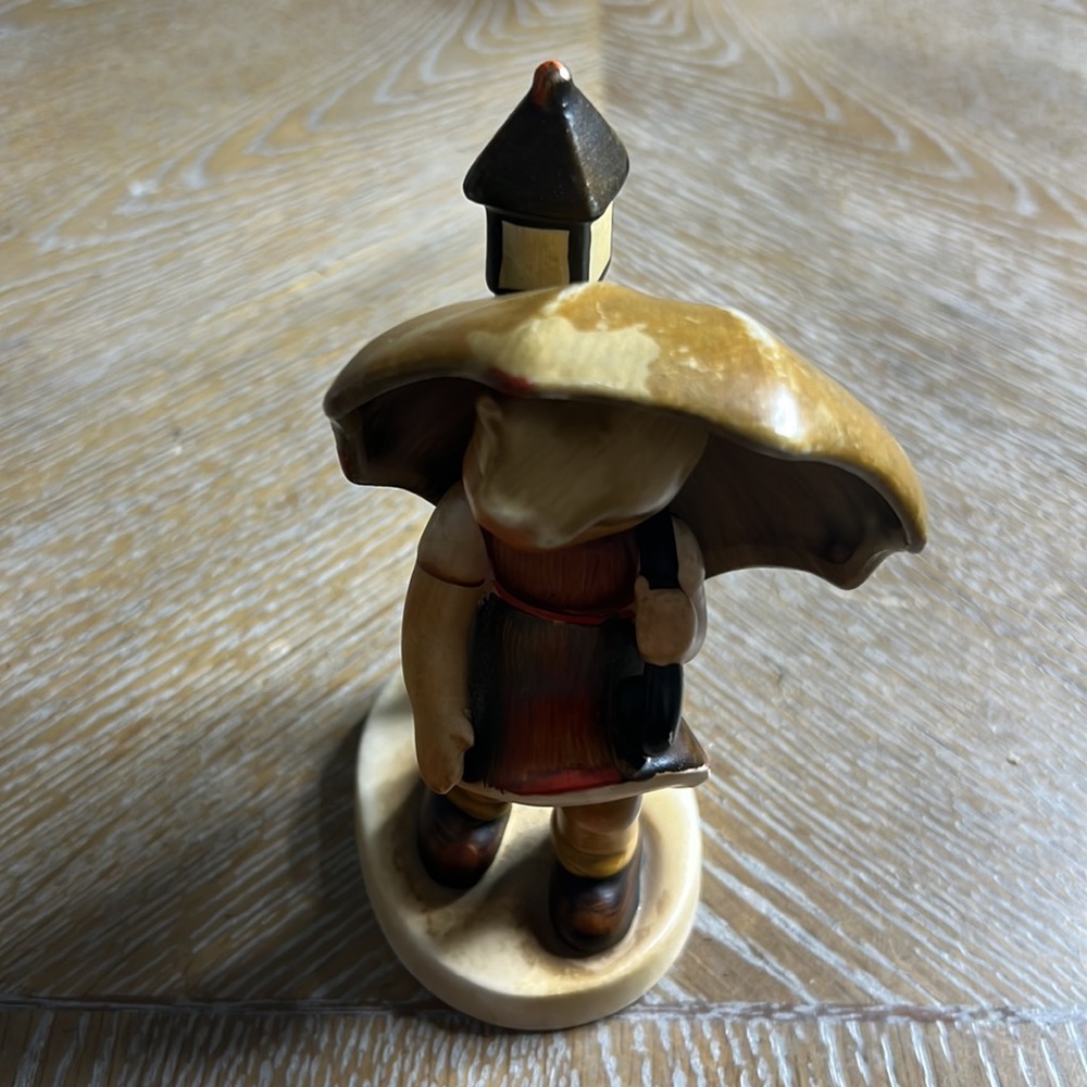 NAPCO April Showers Japanese Ceramic Collectable Figurine AH3F - Picture 3 of 10